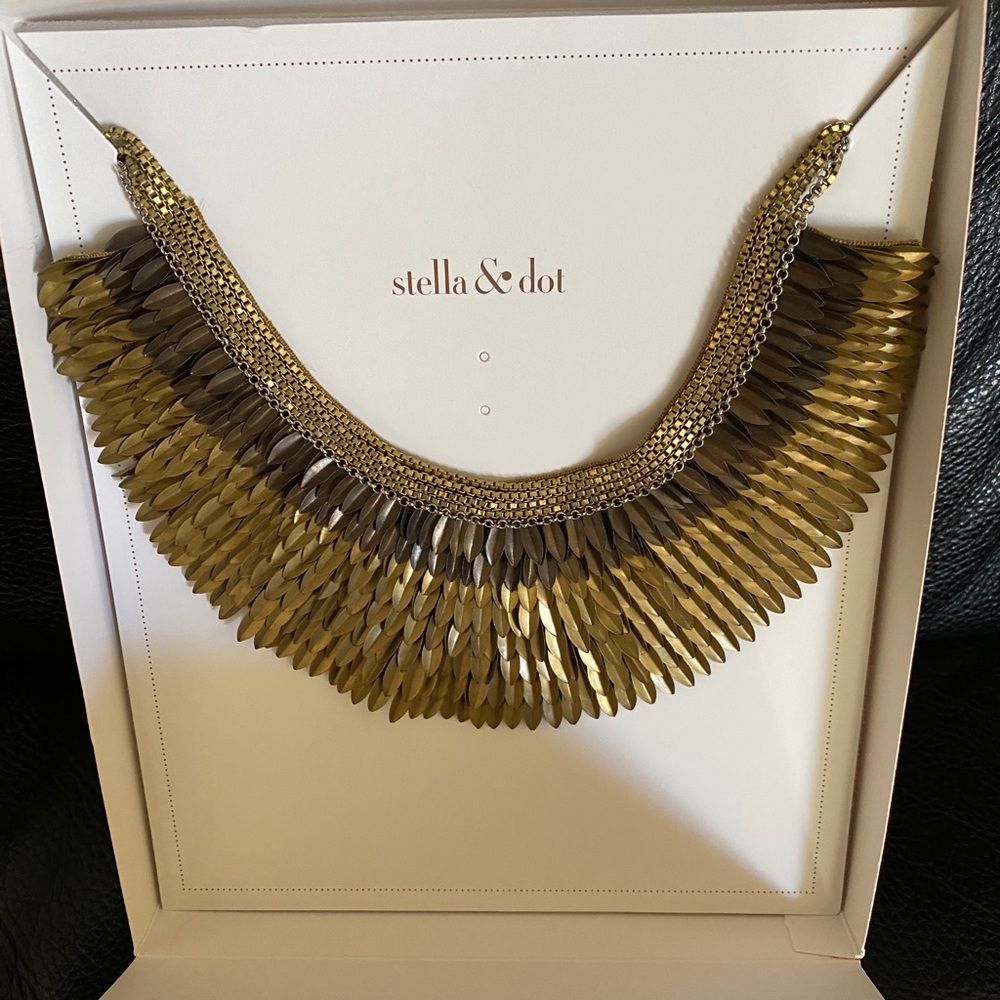 Stella & Dot NIB Pegasus necklace